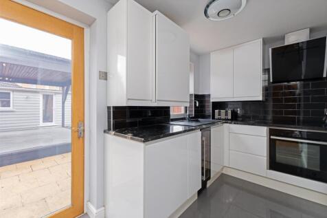 Doulton Close-5.jpg