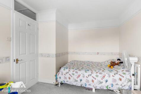 PinewoodClose_7.jpg