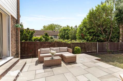 PinewoodClose_19.jpg