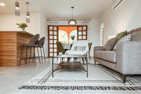 Living/dining room
