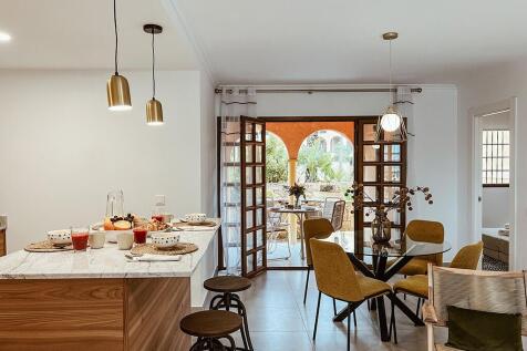 Living/dining room