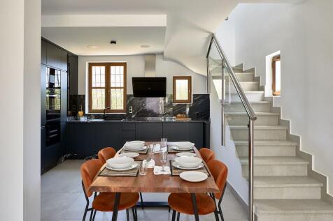 Dining room/kitchen