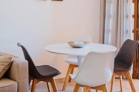 Living/dining area