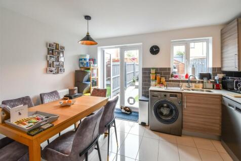 Kitchen / Dining