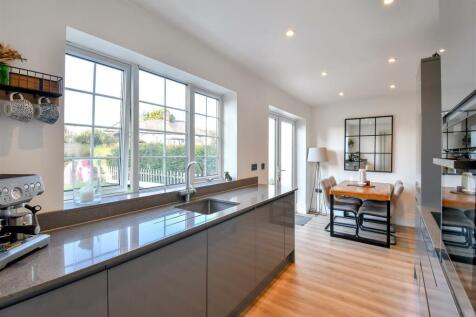 Kitchen/Dining Area