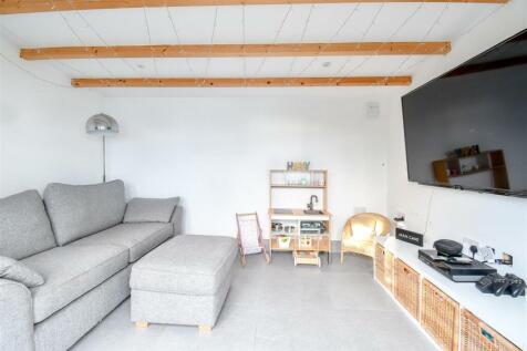SUMMER HOUSE/HOME OFFICE
