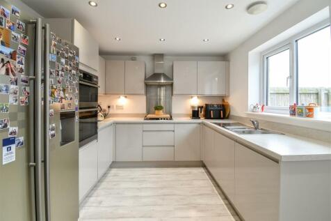 Kitchen / Dining Area