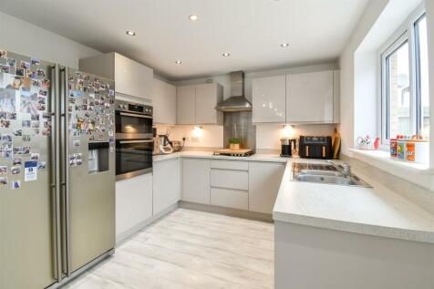 Kitchen / Dining Area