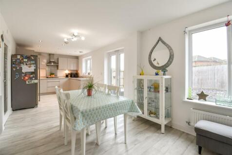 Kitchen / Dining Area