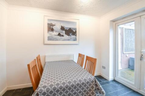 Kitchen/ Dining Room