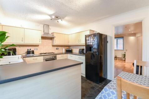 Kitchen/ Dining Room