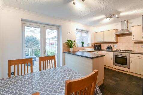 Kitchen/ Dining Room