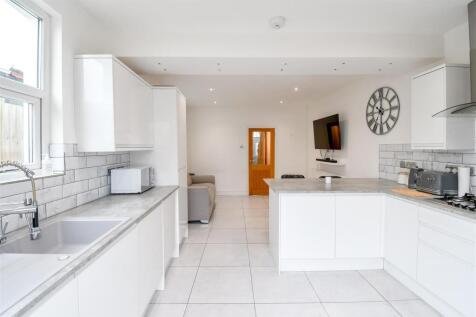 Kitchen/Living Area