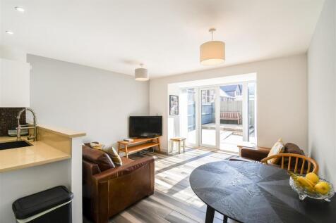 LIVING ROOM/KITCHEN