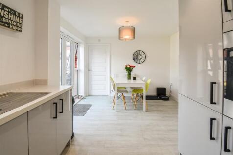 Kitchen / Dining