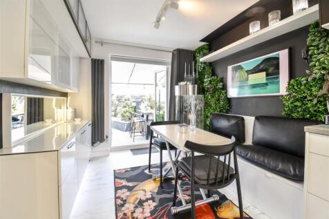 Kitchen / Dining
