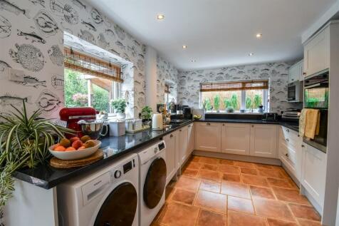Kitchen / Dining