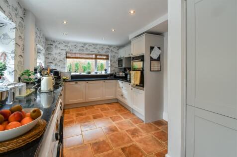 Kitchen / Dining