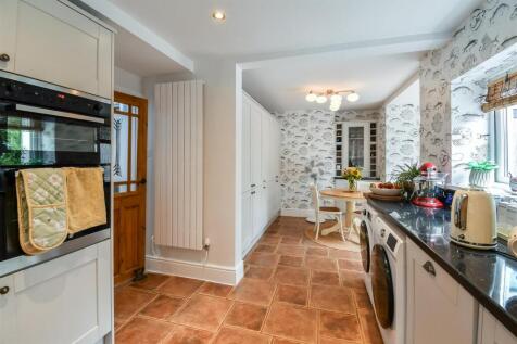 Kitchen / Dining