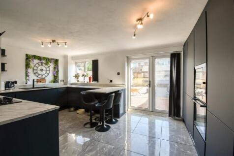 Kitchen / Dining