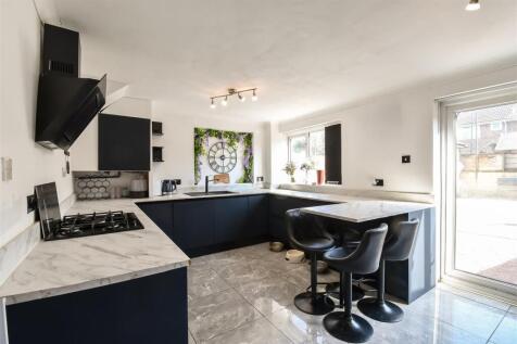 Kitchen / Dining