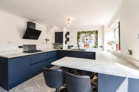 Kitchen / Dining