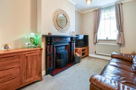 Sitting Room / Dining Room