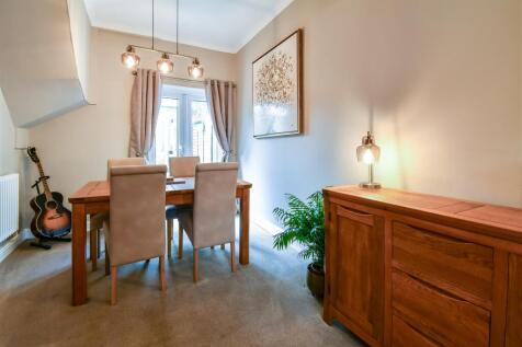 Sitting Room / Dining Room