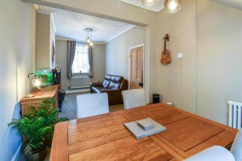 Sitting Room / Dining Room