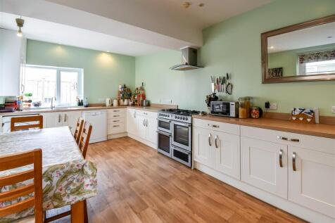 Kitchen / Dining