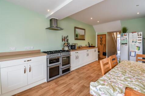Kitchen / Dining