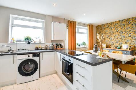 Kitchen / Dining