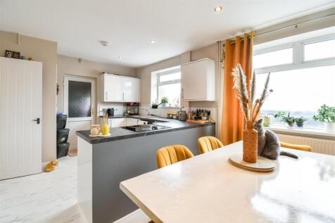 Kitchen / Dining