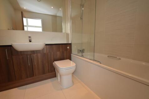 32 Zenith Bathroom 2