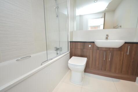 32 Zenith Bathroom.J