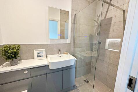 Bedroom Two En-suite