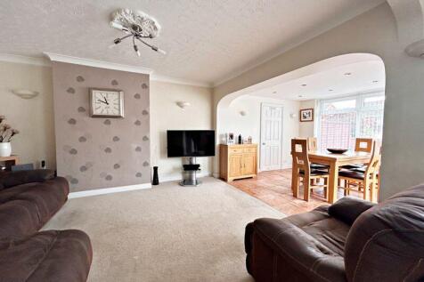 Living/dining/family room