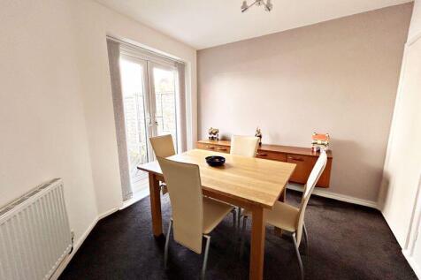 Bedroom/Dining Room