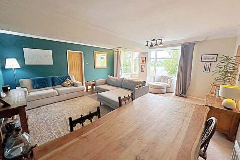 Lounge 3