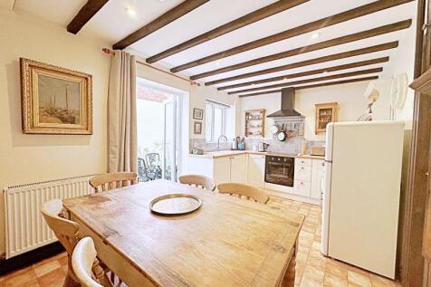 Kitchen/ Dining Room