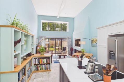 Kitchen into lounge