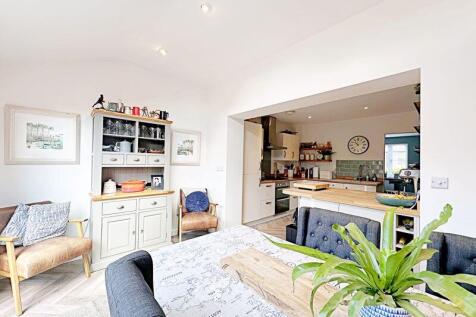 Dining to Kitchen