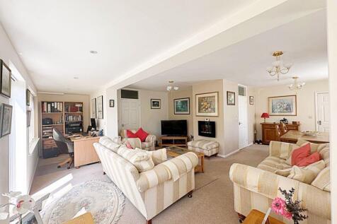 Lounge 1
