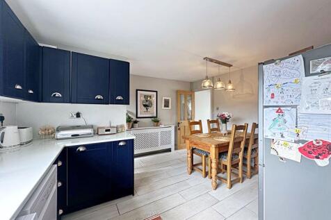 Dining into kitchen