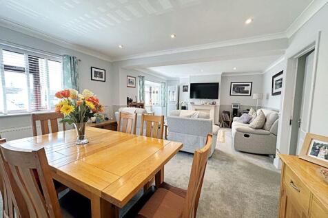 Dining into lounge