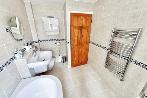 Bathroom Aspect 2.jpg
