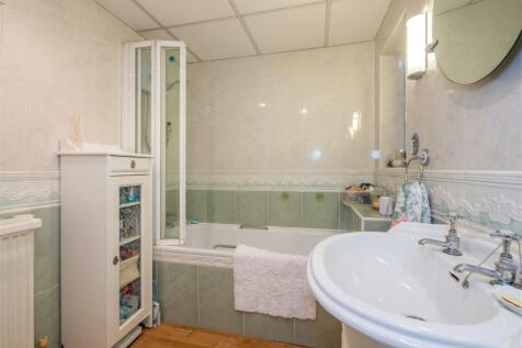 Bathroom Aspect 2