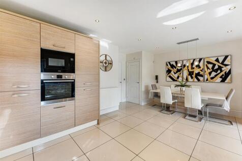 Dining Kitchen Aspect 3