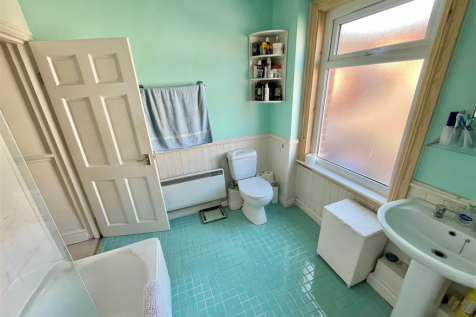 Bathroom Aspect 2