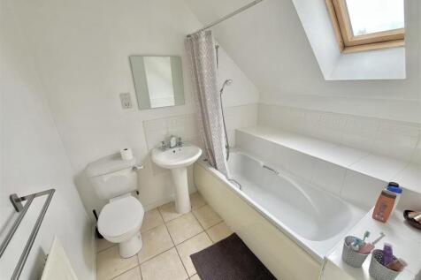 Bed 1 En Suite Bathroom
